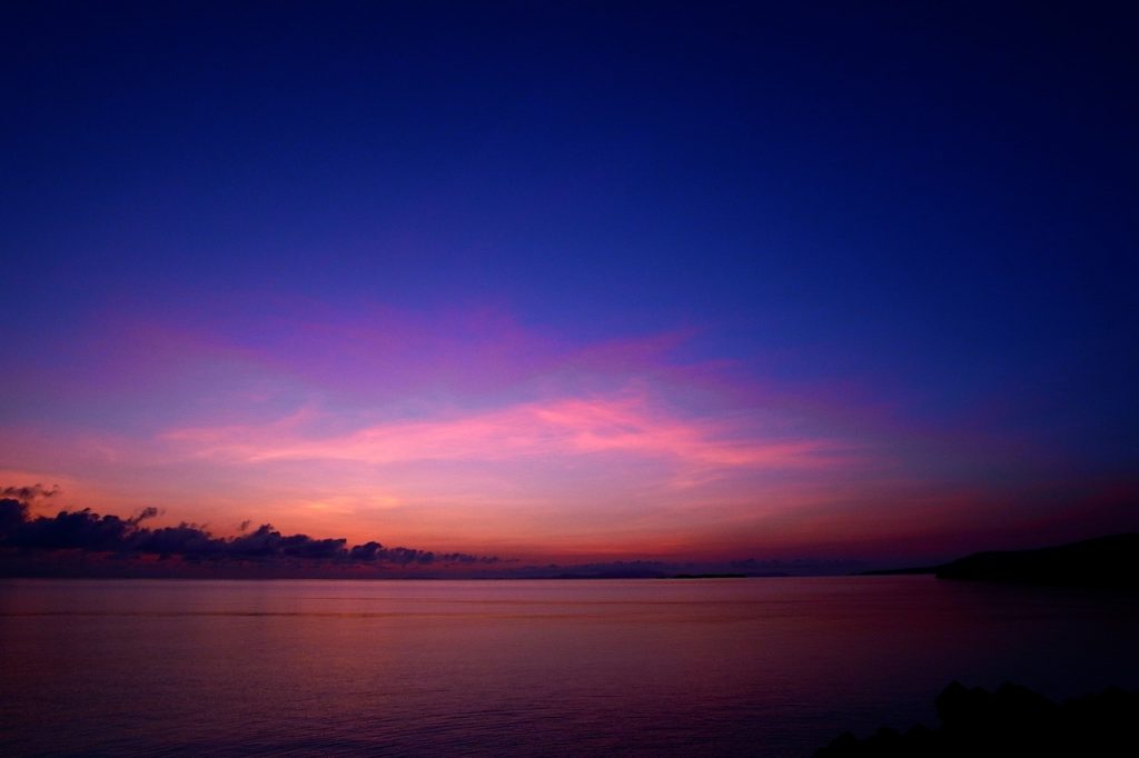 西表島の夕暮れ時の風景