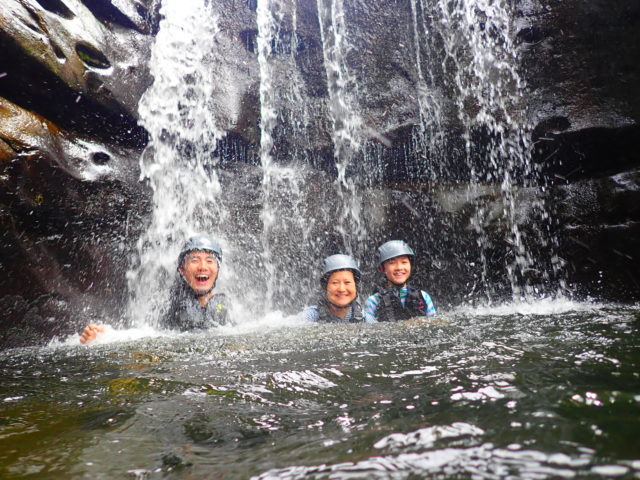 滝で打ち水