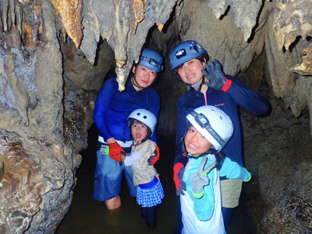 鍾乳洞を探検！西表島のケイビングは誰でも楽しめる！