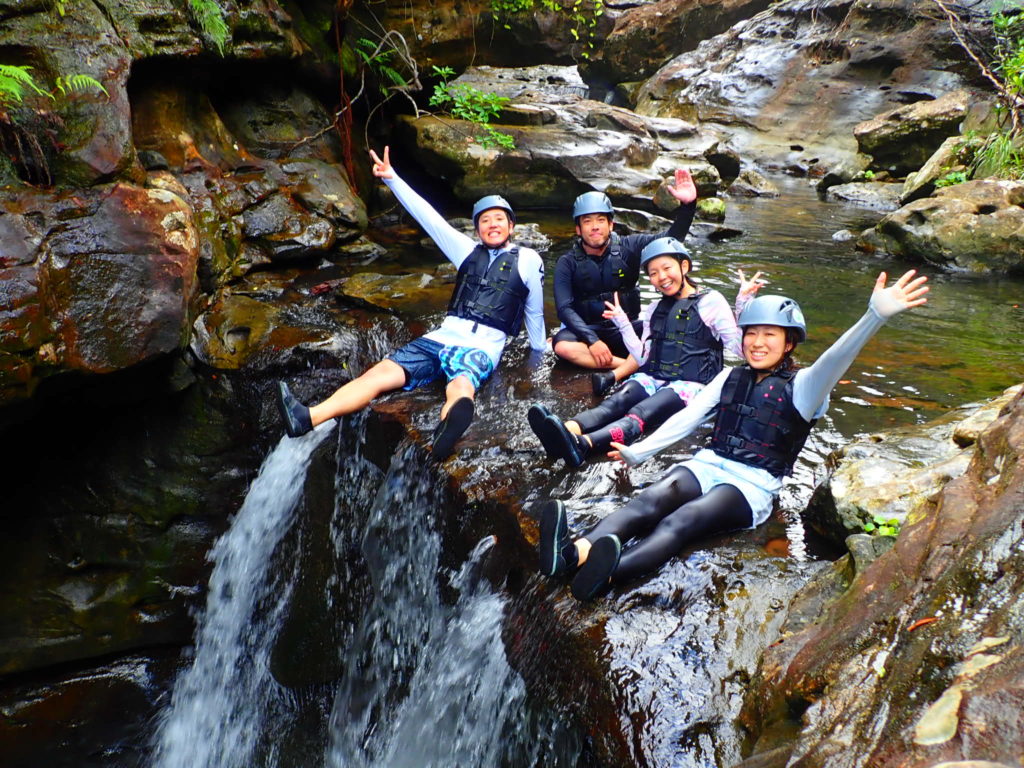 世界遺産西表島の滝の魅力を徹底解説！滝で楽しめるおすすめのツアーもご紹介！家族で大見謝川キャニオニングに挑戦