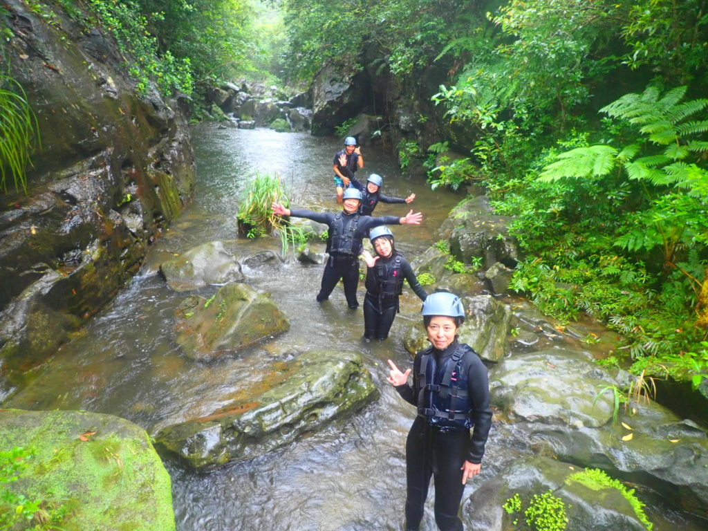 超爽快キャニオニング 沢下り ゆったり由布島観光セットプラン 西表島ツアーズ