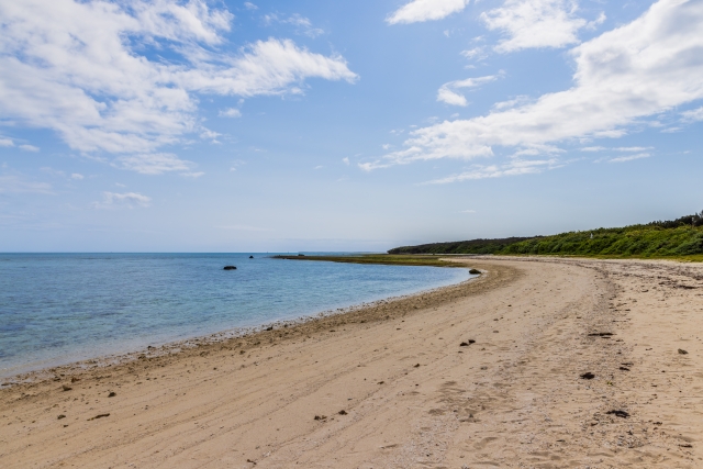 竹富島で過ごす昔ながらの沖縄旅！西表島からの行き方や人気の観光スポットをご紹介