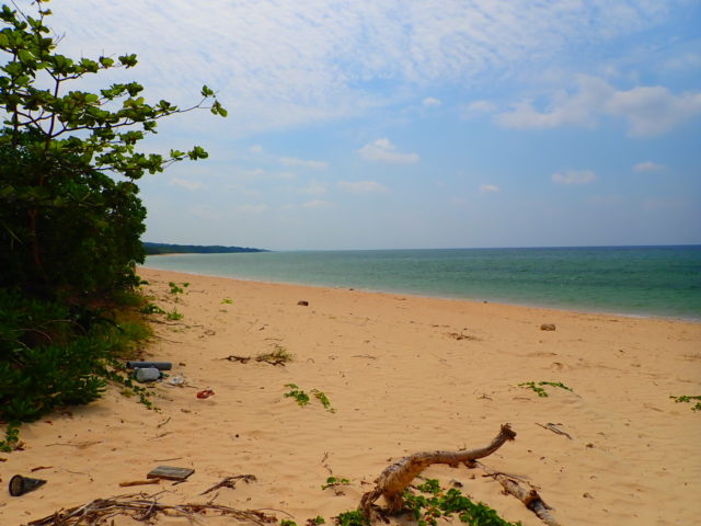 南風見田の浜のビーチ