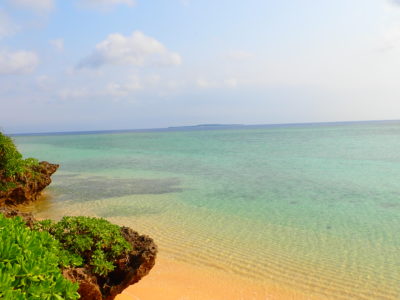 まるまビーチと海