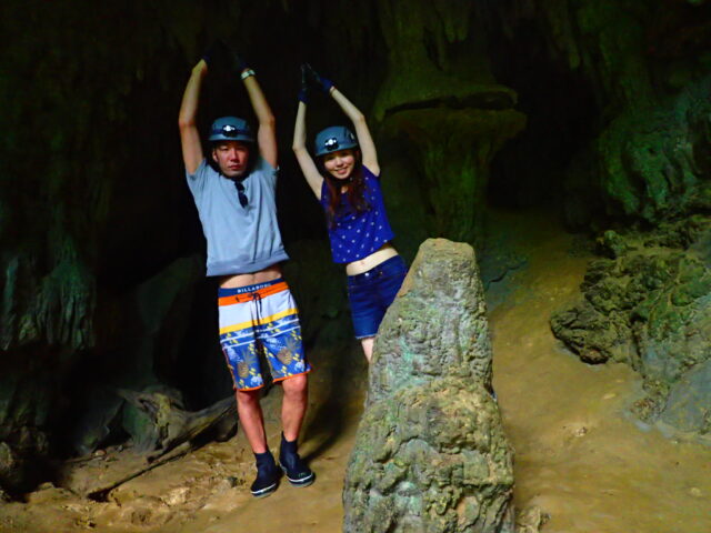 鍾乳洞を探検！西表島のケイビングは誰でも楽しめる！石筍