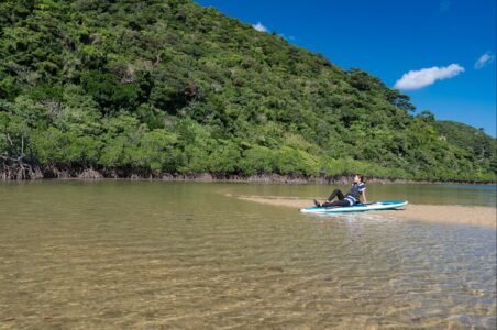 【西表島/半日】西表島の秘境『水落の滝』へ！大自然マングローブSUP＆滝遊びツアー★写真無料