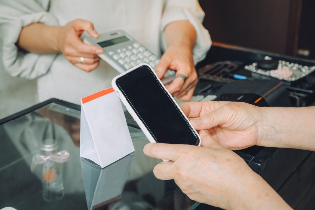 電子決済　キャッシュレス決済