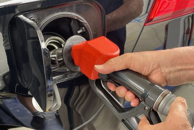 ガソリンスタンド　給油