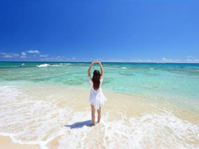 沖縄 ビーチ 女性